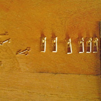 Türknopf mit Schlossschild und Schlüssel. 1 : 24.