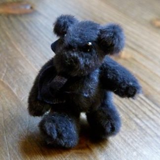 Miniatur-Teddy (Plüsch, nachtblau). Handarbeit. Reduziert.