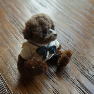 Miniatur-Teddy, dunkelbraun m. Matrosenjacke. Handarbeit/England