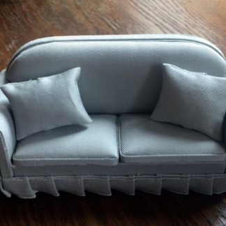 Sofa (warmes Grau). Holz/Stoff.