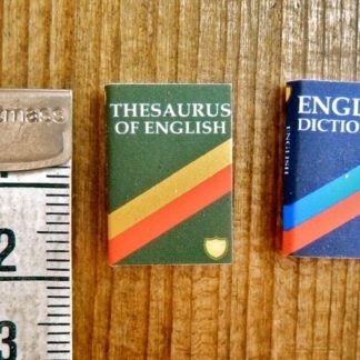 English Dictionary und Thesaurus of English. Seiten unbedruckt.