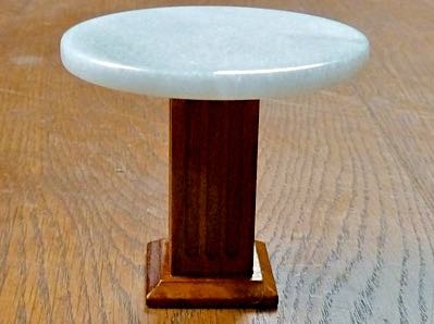Tischchen mit echter Marmorplatte. Holz Nussbaum. Reduziert.