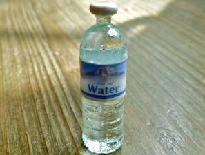 Flasche Mineralwasser. Kunststoff. England.