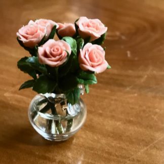 Schnittblumen offen und in Vase