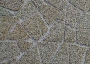 Bruchsteinplatten (Crazy paving, echter grauer Stein).